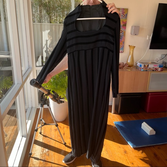 Black long sleeve maxi dress - Picture 2 of 8